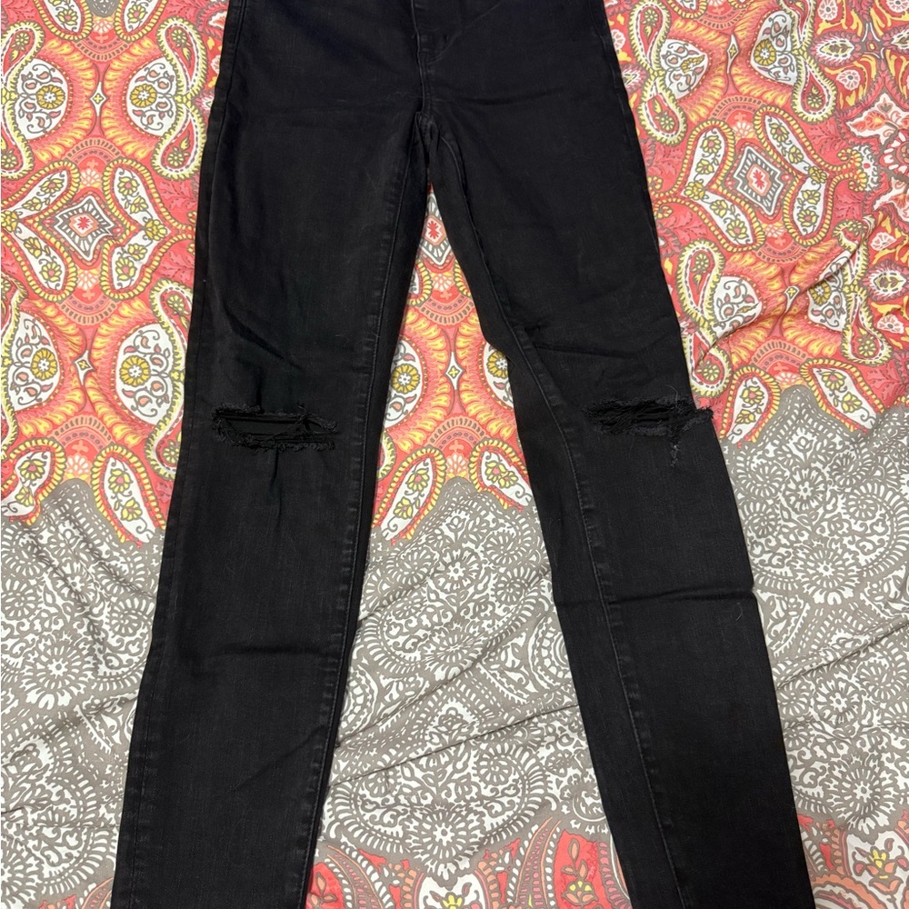 American Eagle Outfitters Black Ripped Super High-Rise Jegging